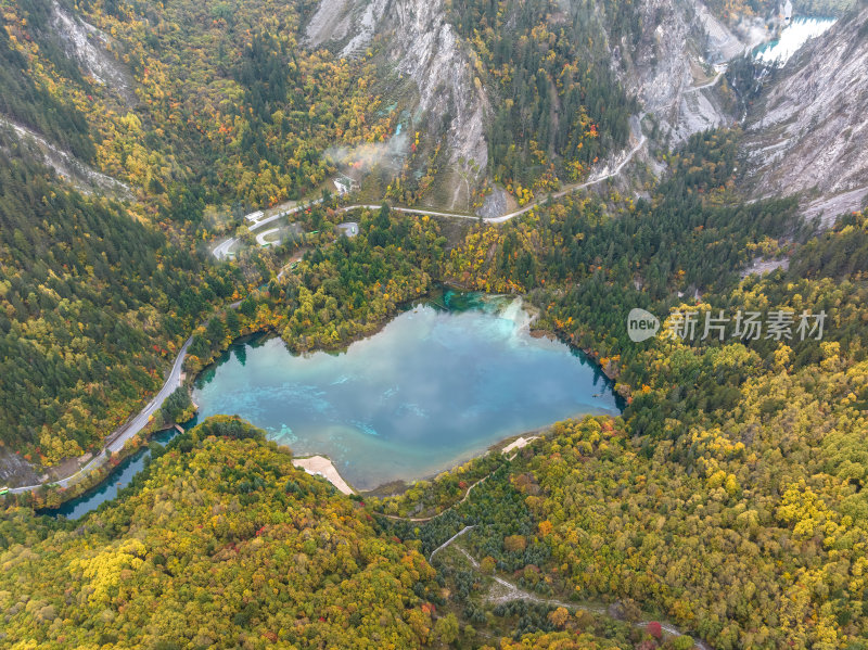 四川阿坝州九寨沟秋色网红瑶池高空航拍