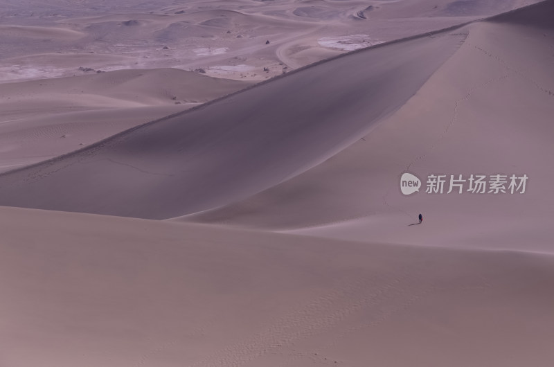 甘肃敦煌鸣沙山月牙泉旅游景区沙漠沙丘风光