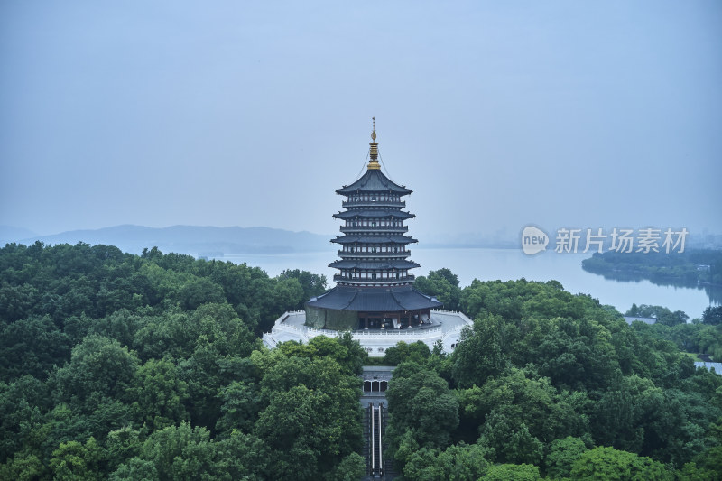 清晨时分的雷峰塔