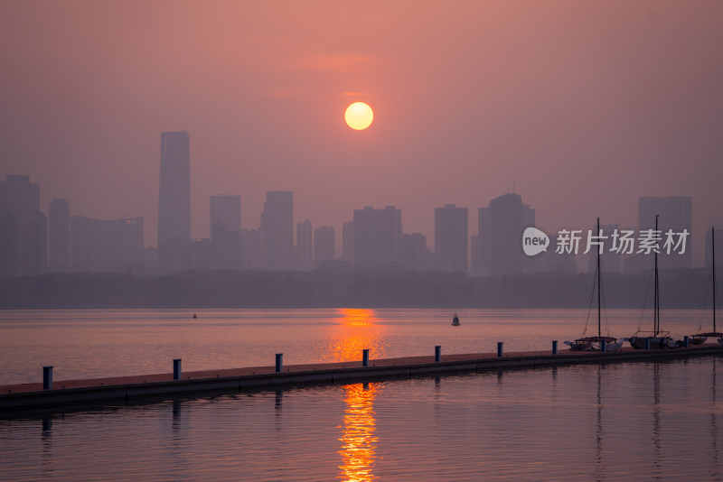 武汉东湖沙滩日落