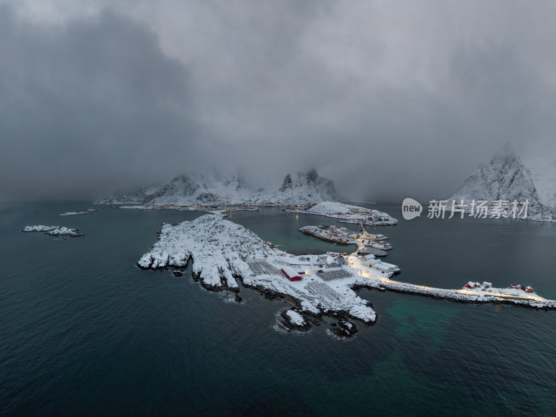 挪威罗弗敦群岛北极圈雷纳冬季雪景高空航拍