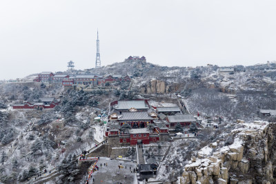 雪后泰山，银装素裹