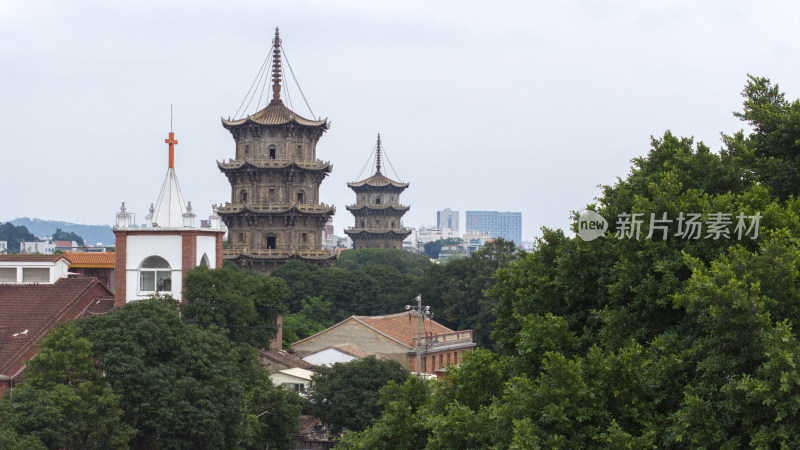 福建泉州古城开元寺双塔航拍