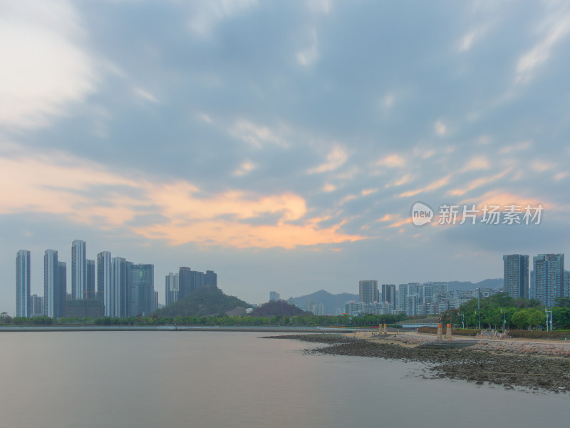 海南海口海滨城市天际线