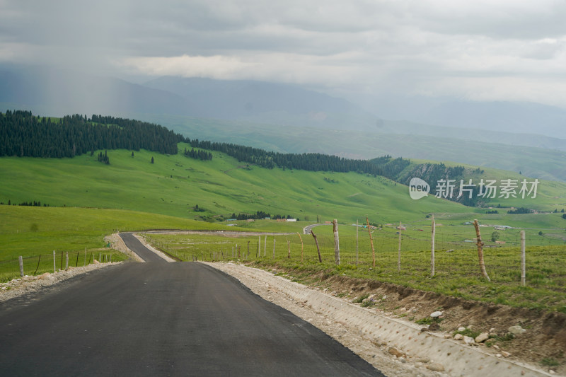 新疆喀拉峻景区草原公路