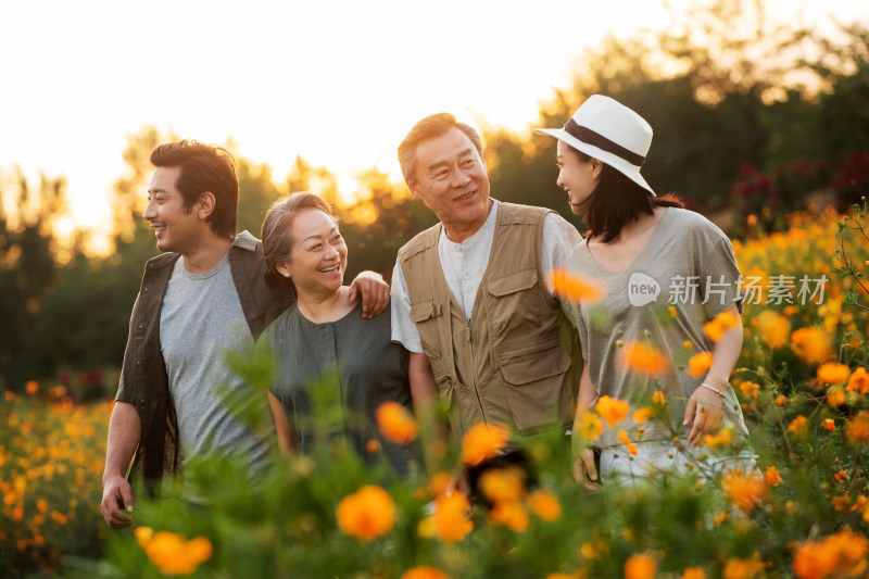 花丛中的幸福家庭