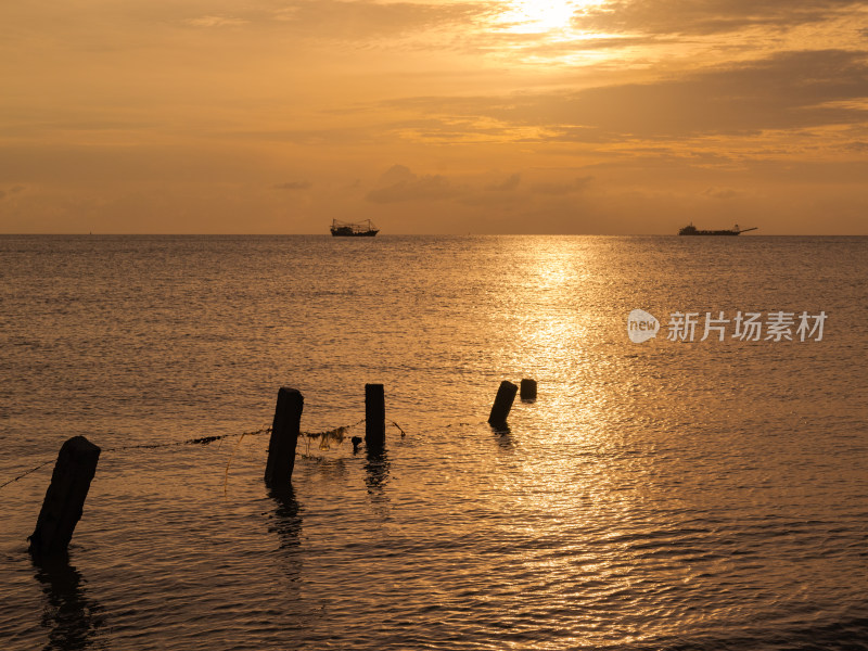 黄昏，广西北海紫霞湾日落时分景色