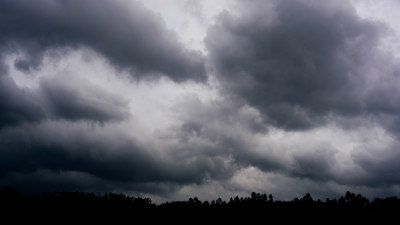 乌云延时天空阴天暴风雨来临台风天气阴雨天