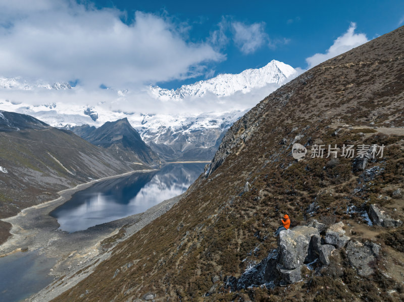 西藏山南洛扎秘境库拉岗日白马林措航拍