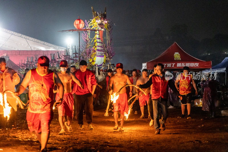 揭西五经富烟花火龙活动