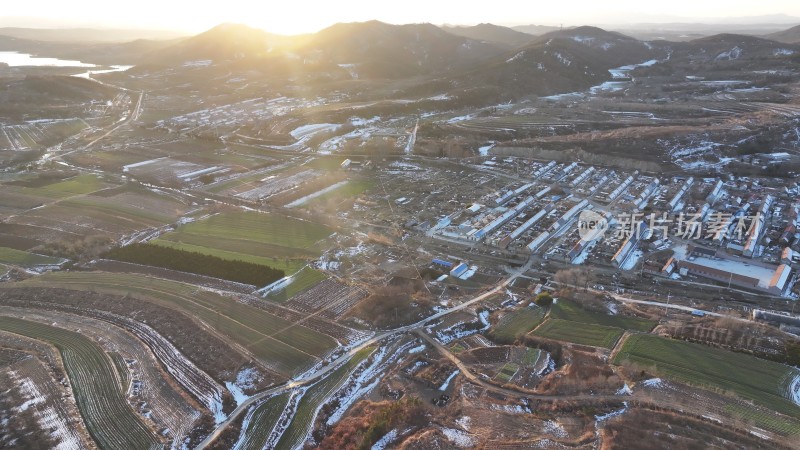 航拍威海文登文登营镇前驾山村雪景