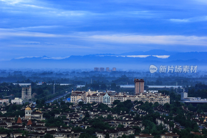 晨光中的成都市温江区风光