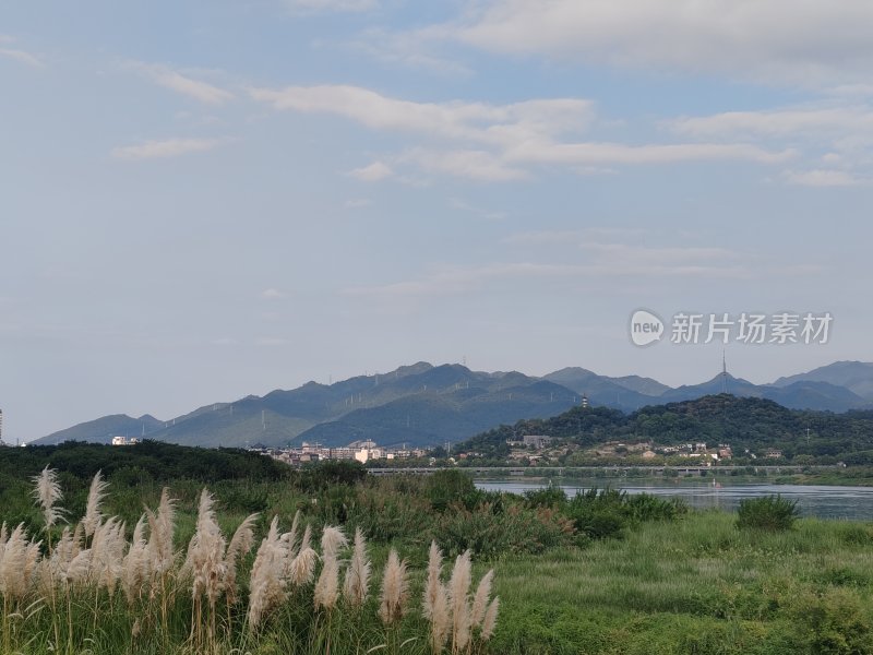 户外自然风景下的山水风光全景