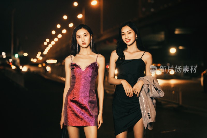 夜色中的时尚美女