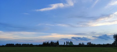 田野上的开阔天空自然风景全景