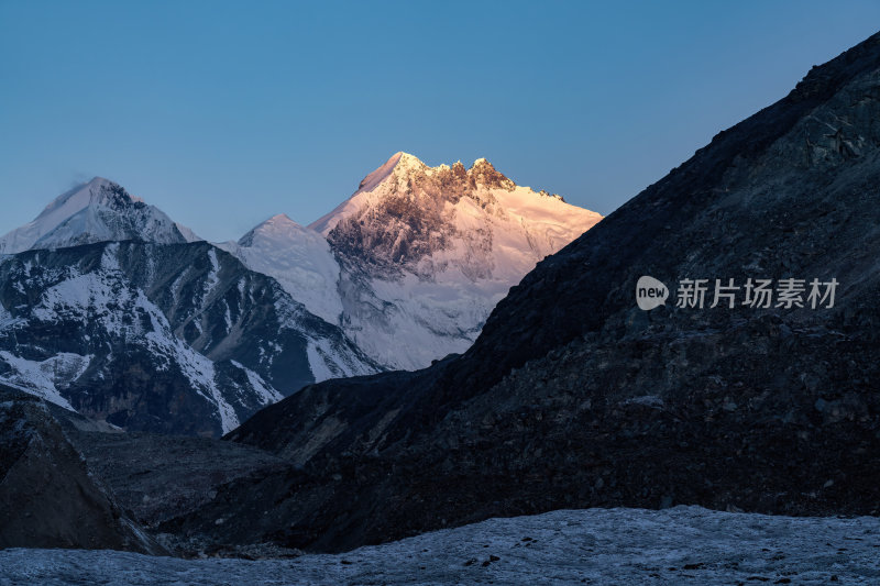 西藏日喀则珠峰东坡嘎玛沟喜马拉雅山脉雪山