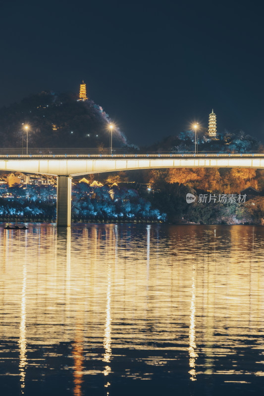 柳州文昌桥与蟠龙双塔夜景