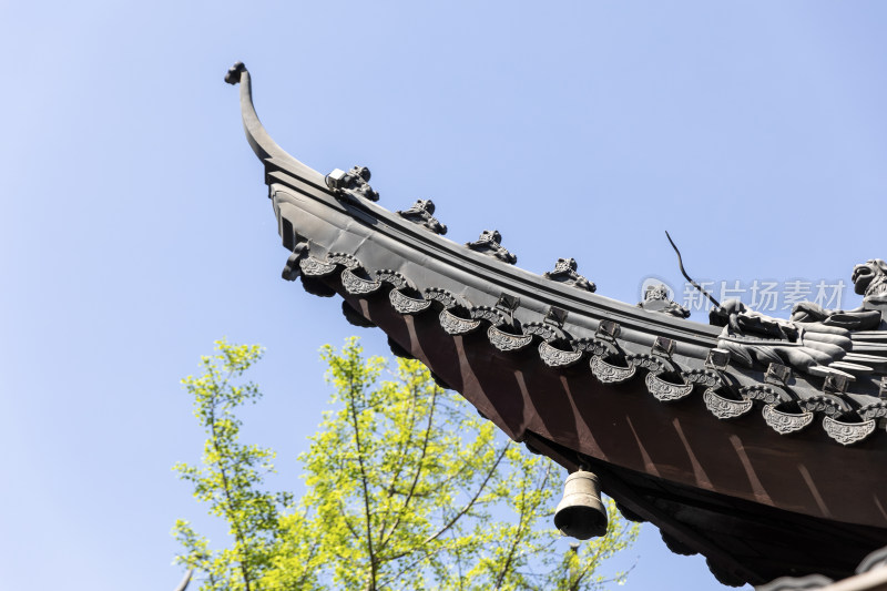 中式建筑寺庙屋檐飞檐翼角特写