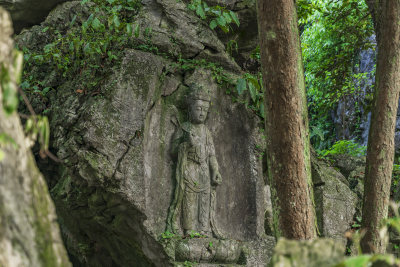 杭州西湖飞来峰塑像一线天风景