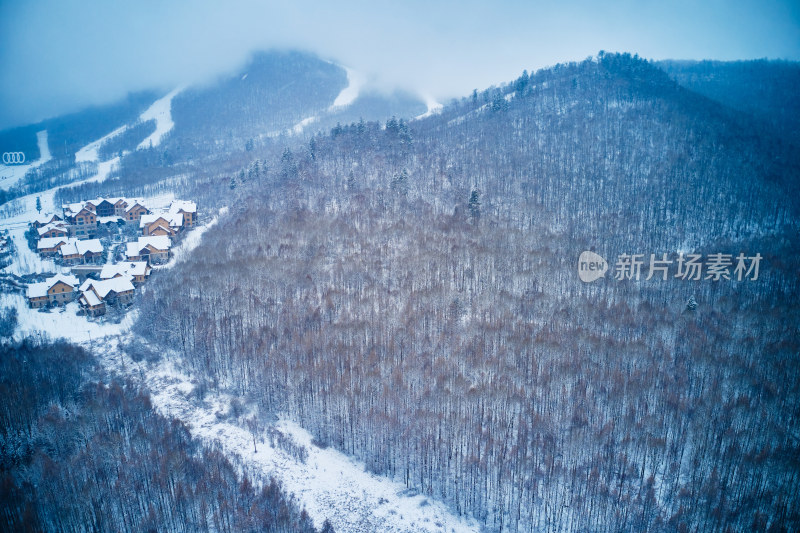 白雪覆盖的长白山