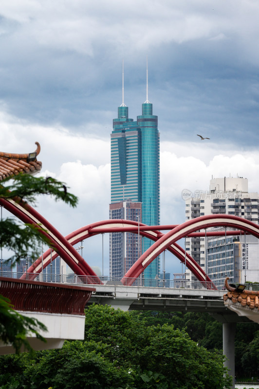 深圳地标雨后地王大厦