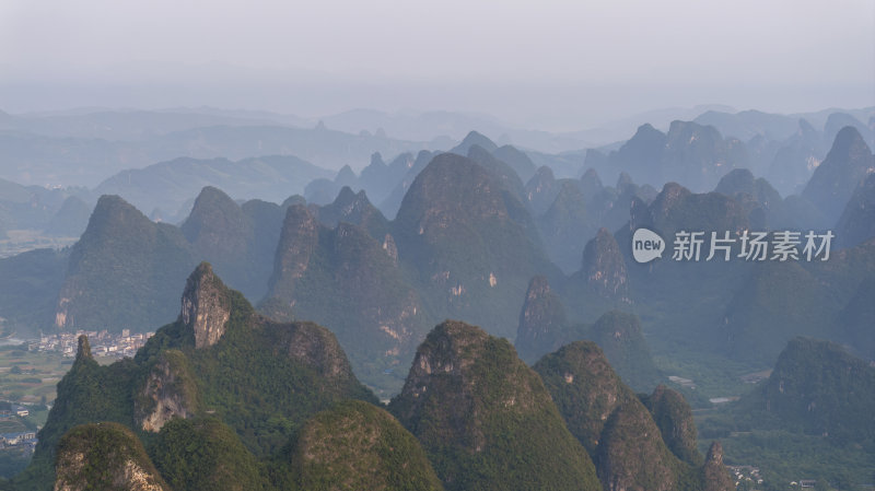 桂林阳朔喀斯特地貌水墨画山水画