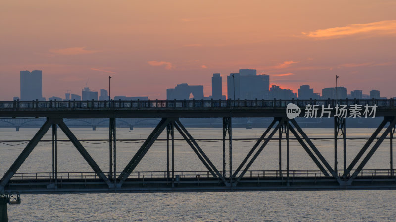 杭州市钱塘江大桥沿岸晨曦风光航拍