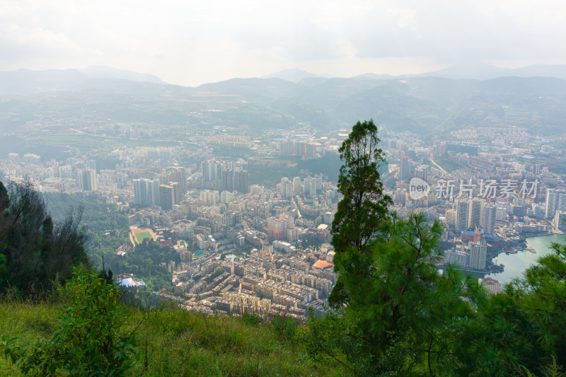 云南红河州个旧市城市风光