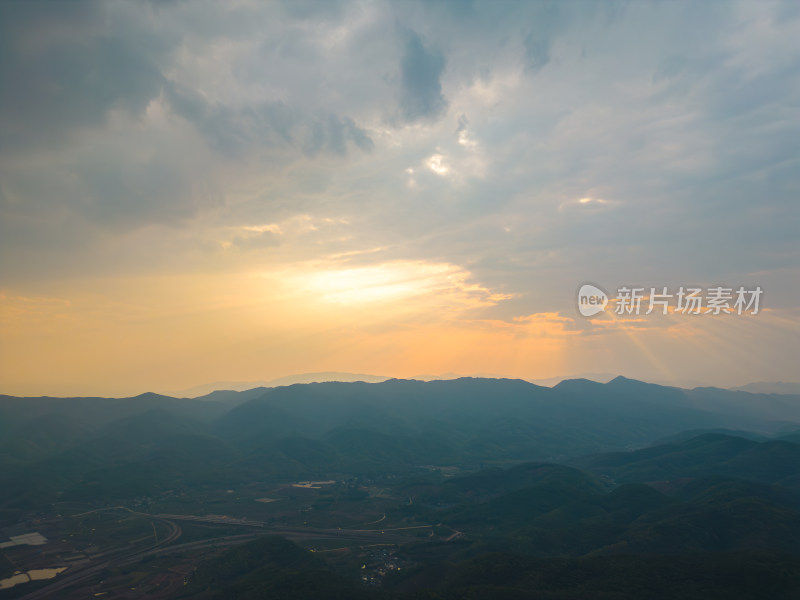 航拍山脉夕阳晚霞自然风光