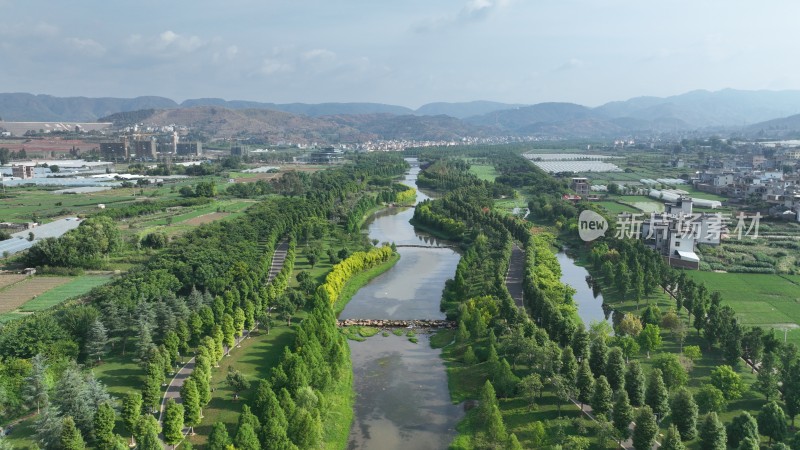 航拍云南甸溪河生态公园河流风景绿化