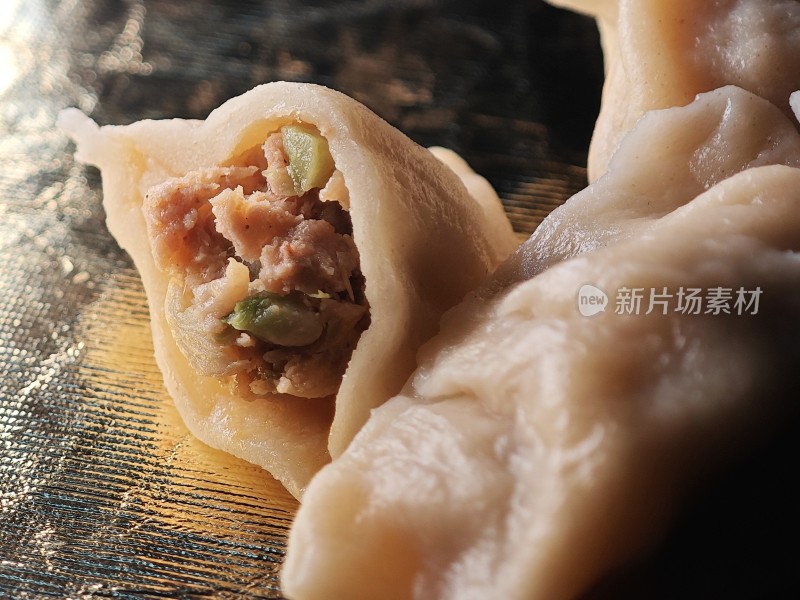 内馅饱满的美味饺子