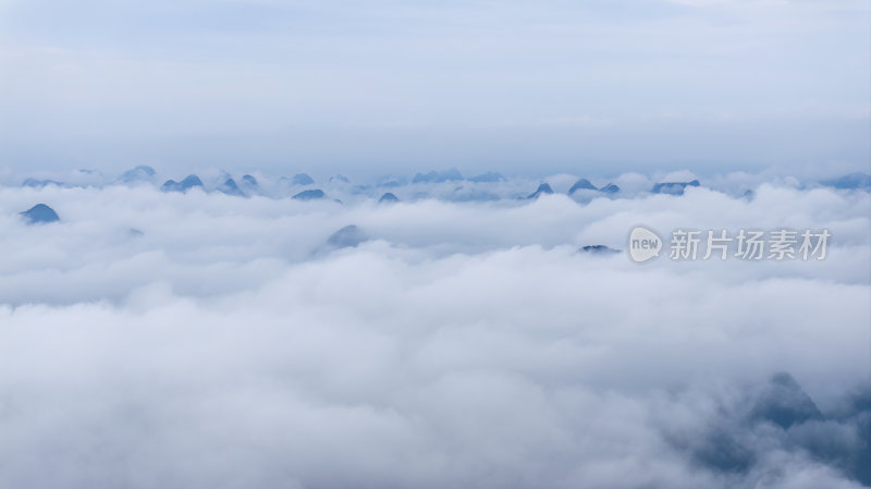 云雾缭绕的桂林群峰