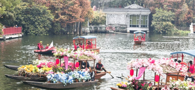 广州市荔湾湖公园水上花市花船