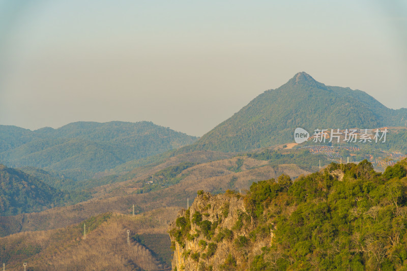 山顶的天空和风景