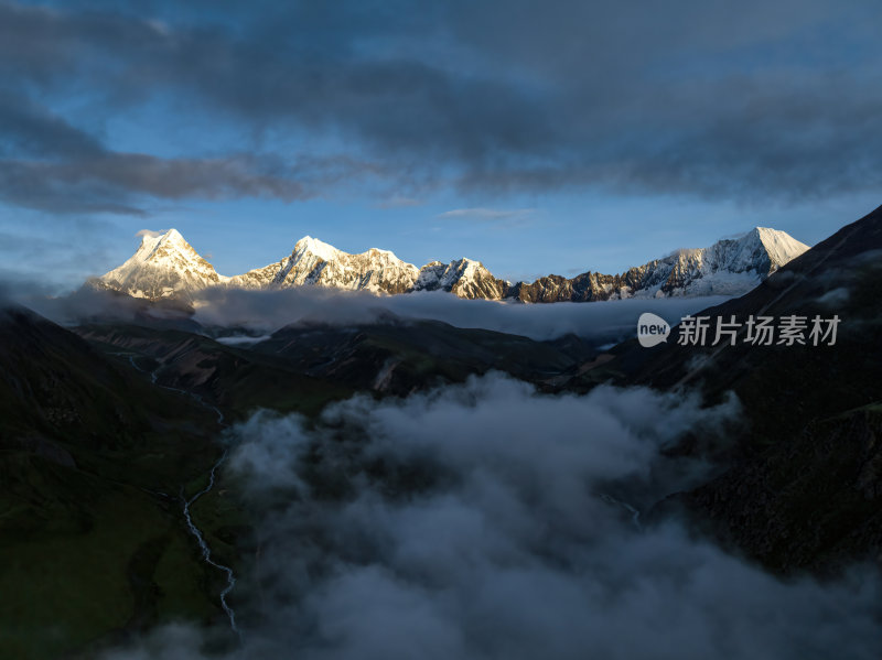 西藏山南洛扎秘境库拉岗日白马林措航拍