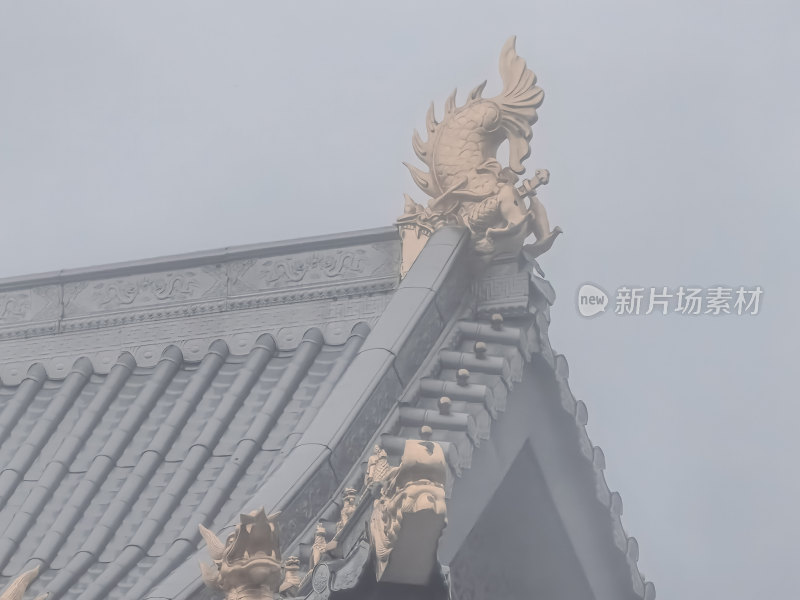 峨眉山金顶寺庙古建筑屋檐装饰