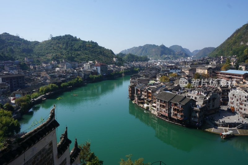 河畔古镇建筑全景