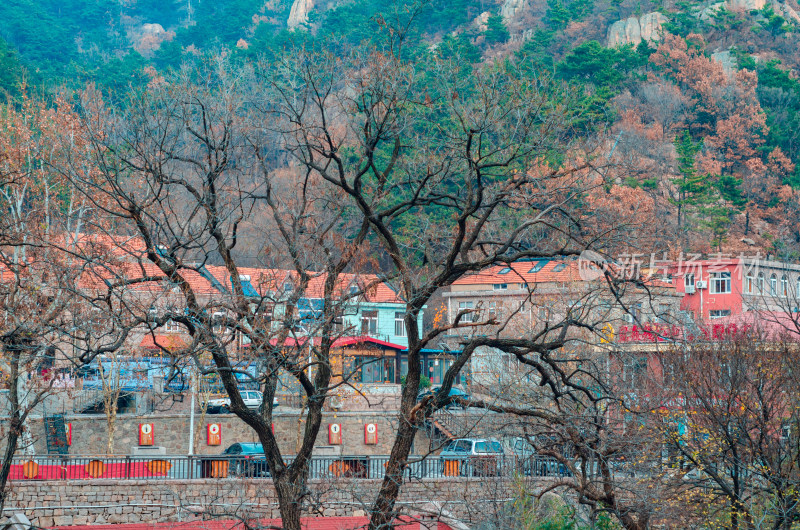 山东青岛崂山北九水风景区，秋季时村落