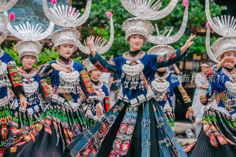 贵州苗族女子跳舞