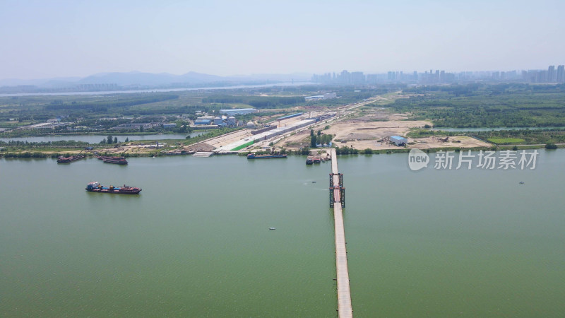 航拍新建跨江大桥