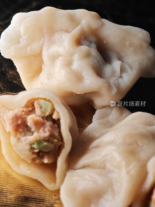 内馅饱满的美味饺子