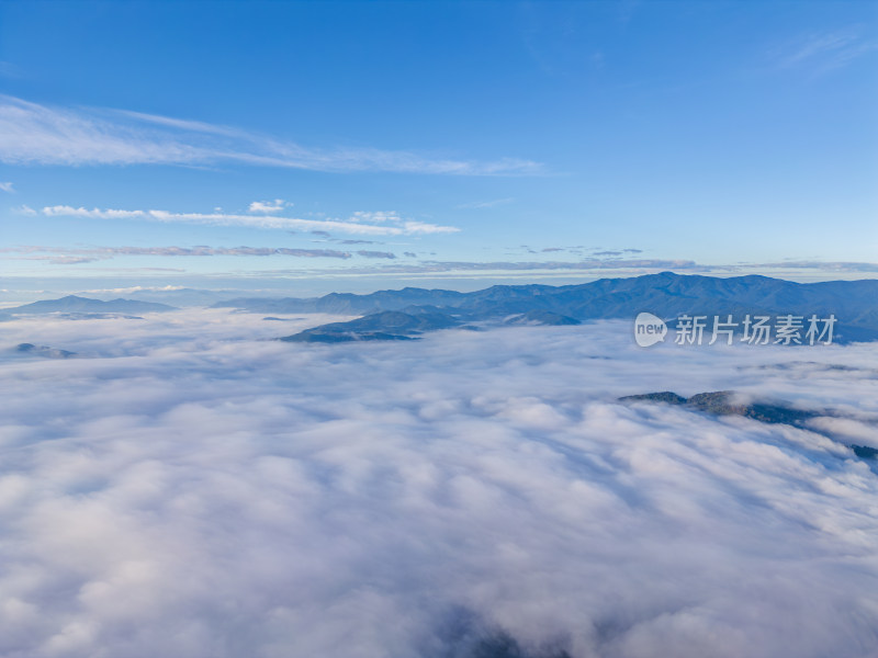 航拍云海中的景迈山山脉壮美自然景象