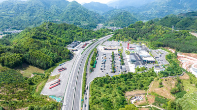 四川省雅安市雅叶高速天全服务区航拍