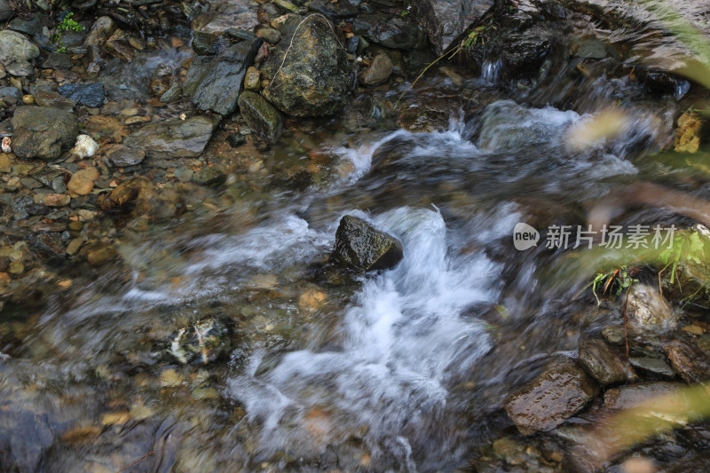 溪流 山间 流水