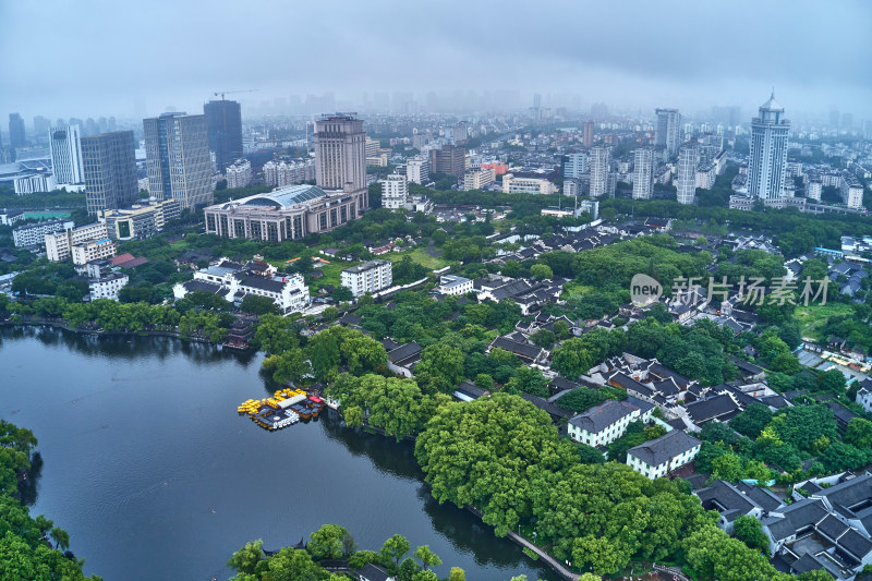 清晨时分的月湖公园