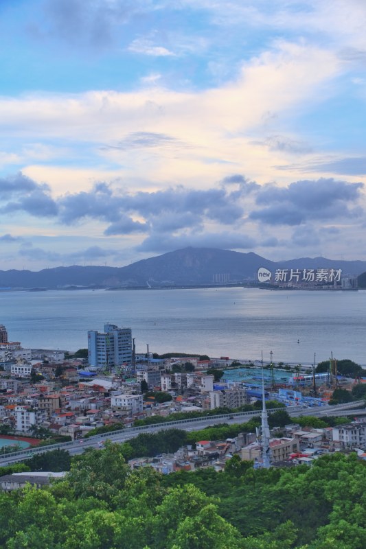 厦门鸿山公园俯瞰山海风光