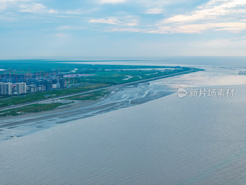 航拍上海奉贤南汇新城海滩临港滴水湖