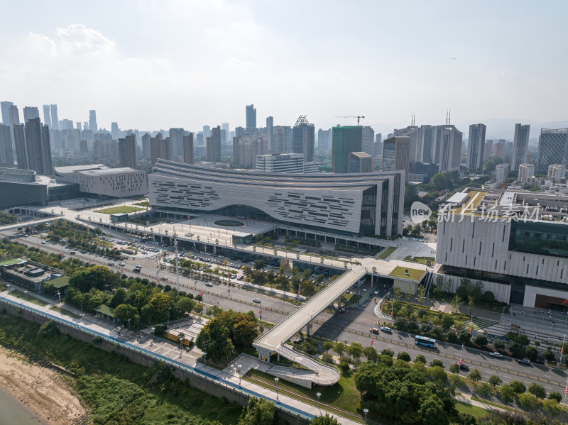 江西南昌新图书馆建筑蓝调夜景高空航拍