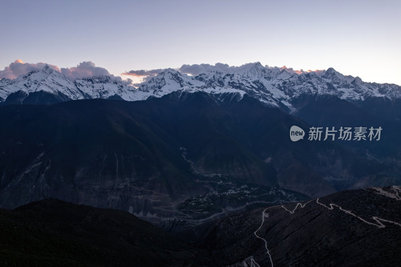 云南香格里拉飞来寺梅里雪山卡瓦博格峰航拍