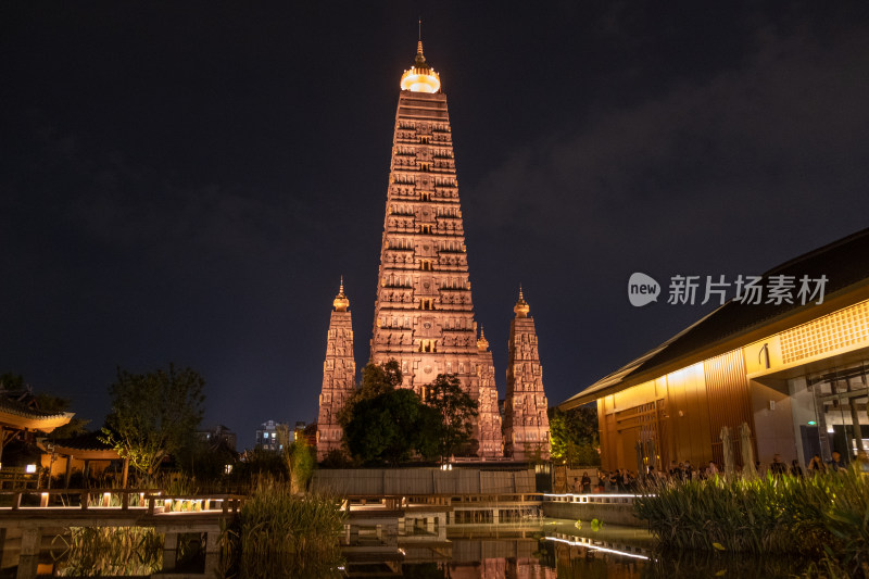 成都彭州百里一龙兴集龙兴禅院舍利宝塔夜景